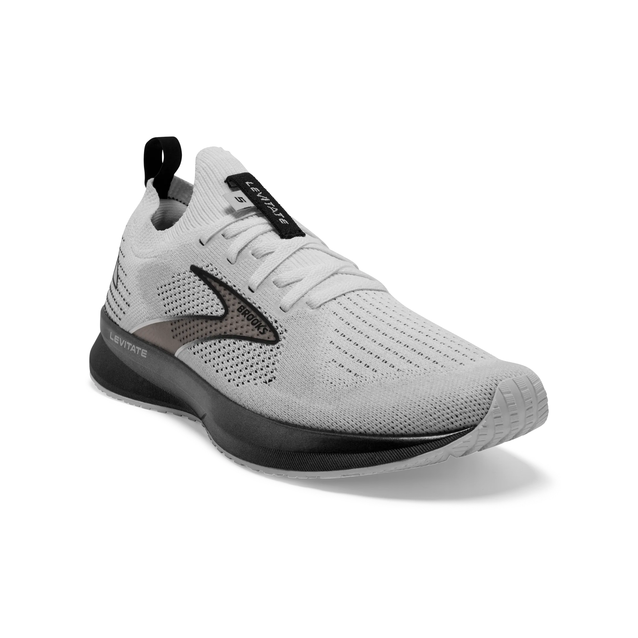 Women's Levitate StealthFit 5 running in private tracks shoes