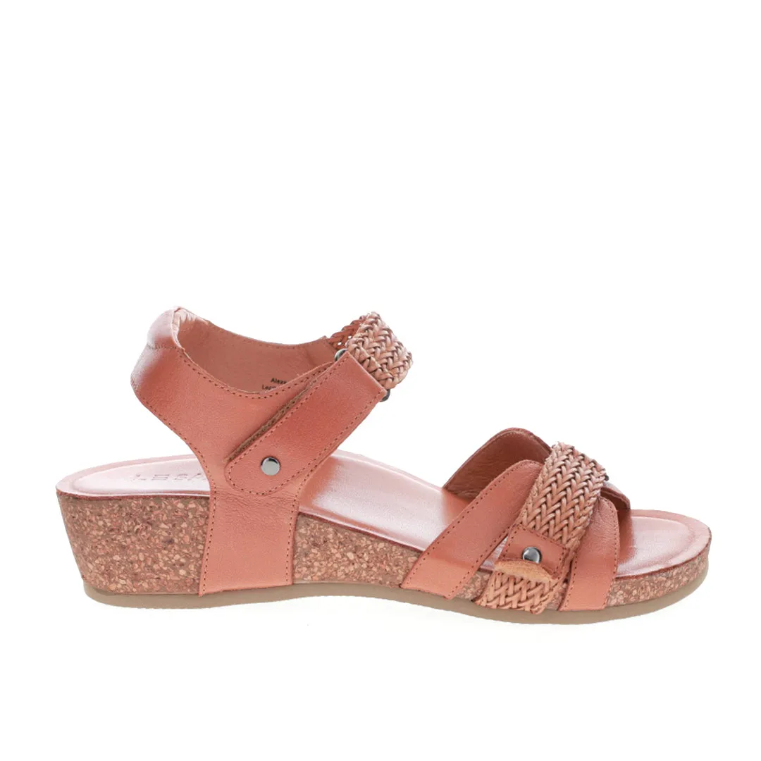 Outfit Match Comfortable And Versatile LE SANSA ALEXA TAN