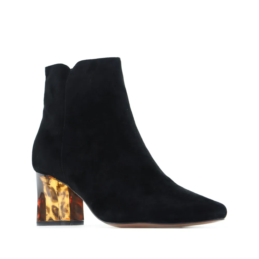 Minimal Build DJANGO & JULIETTE HALLEL BLACK SUEDE