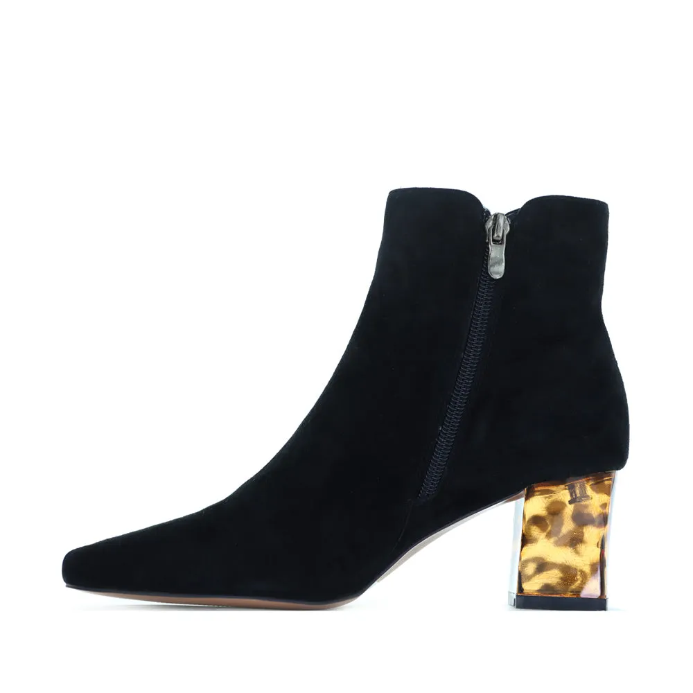 Work Field DJANGO & JULIETTE HALLEL BLACK SUEDE
