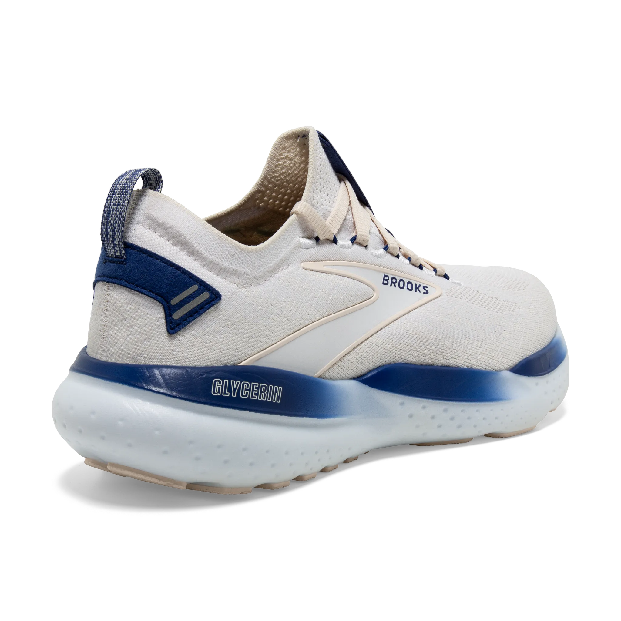 Men's Glycerin StealthFit 21 running during a thunderstorm