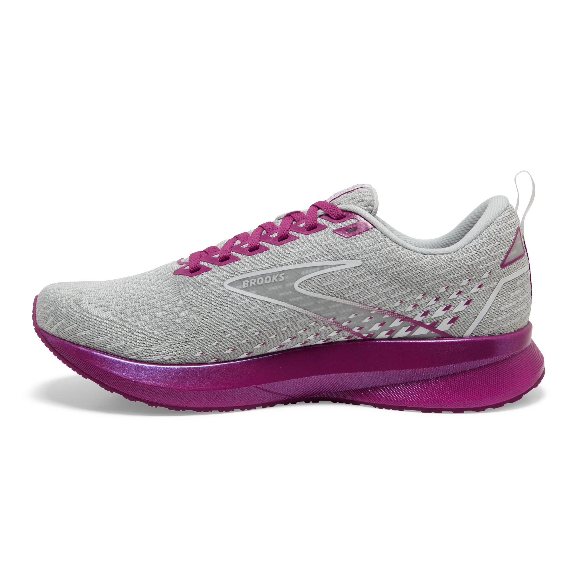 Women's Levitate 5 sandy beaches