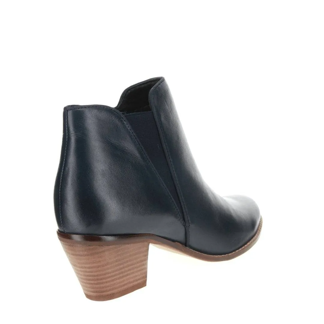 LE SANSA PAM NAVY Structured grip Sculpted cushioning