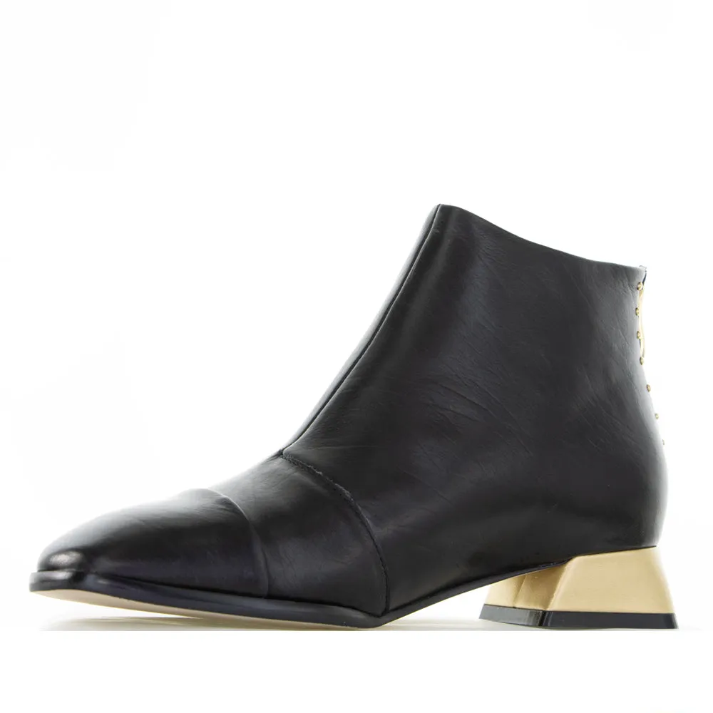 soccer players' traction Zip Closure BRESLEY DEMON BLACK
