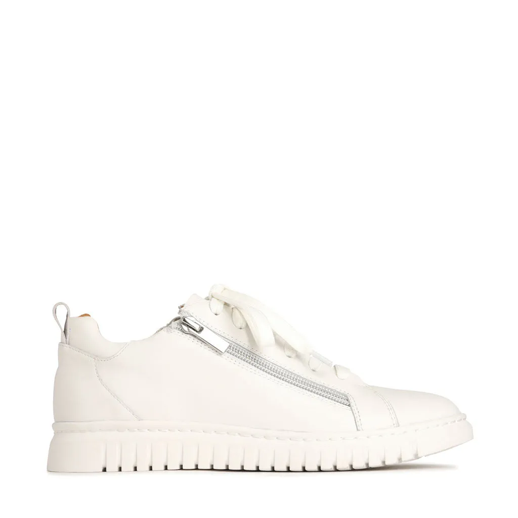 CLARAH outdoor shoe functions Classy comfort