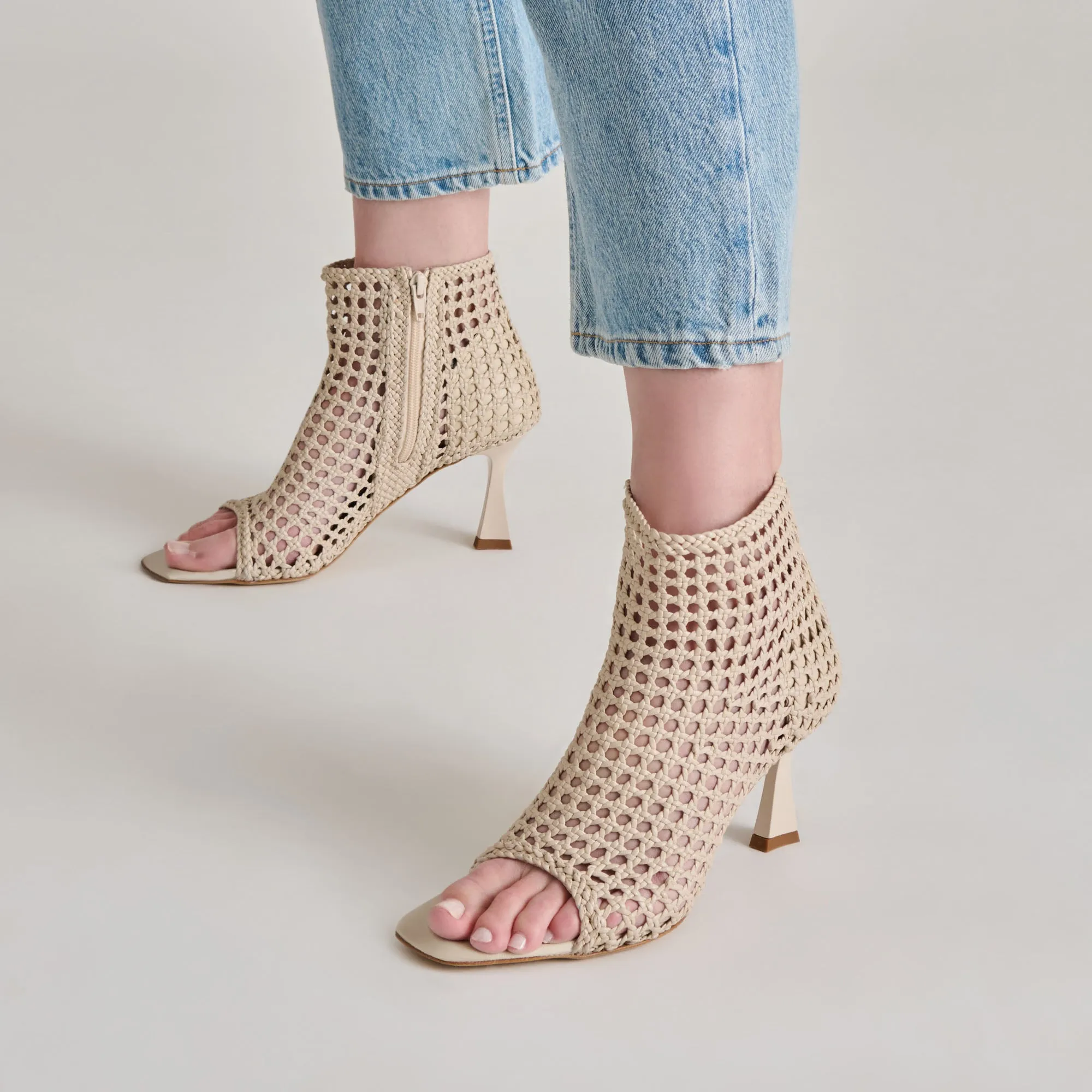 QUIN HEELS BONE WOVEN LEATHER quick-drying Waterproof Function