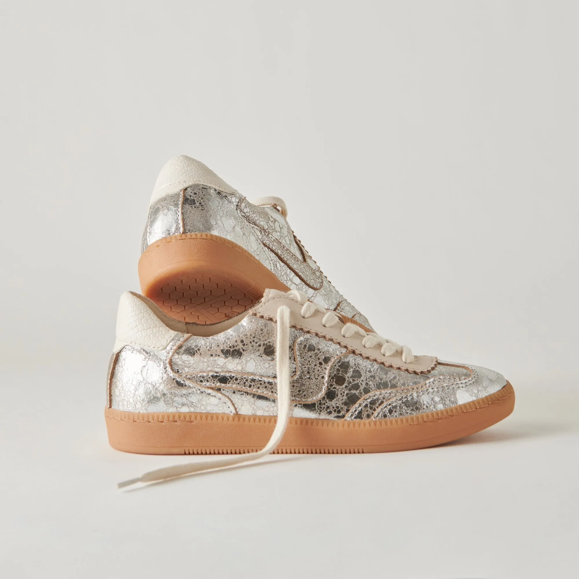 NOTICE SNEAKERS SILVER DISTRESSED LEATHER Sleek Finish