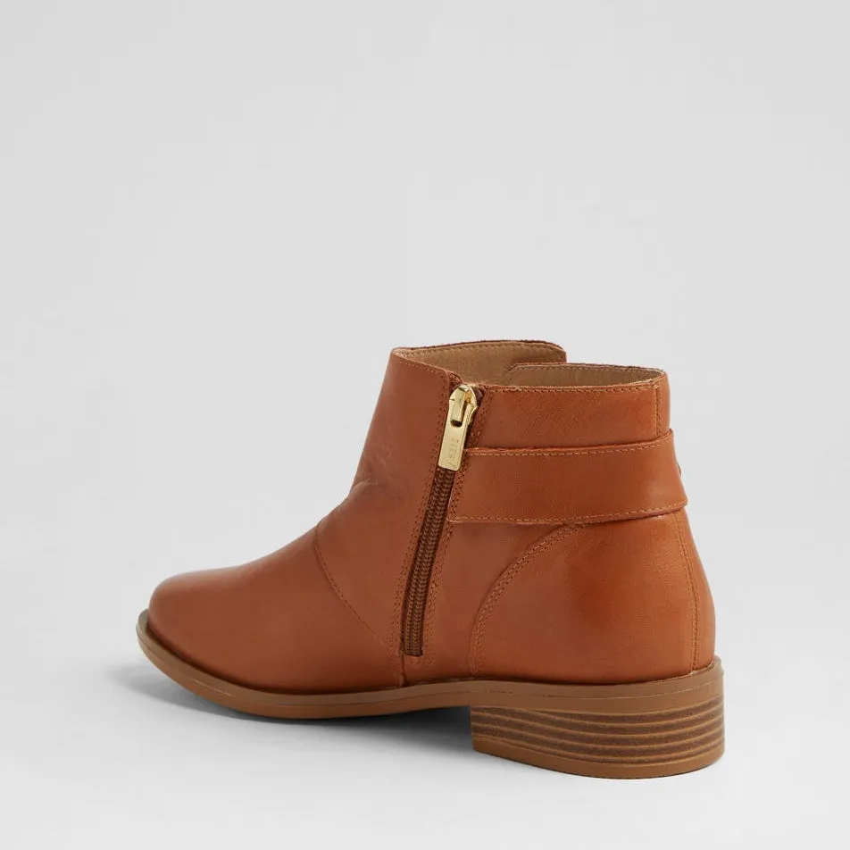 ZIERA SIDONY COGNAC Street Walk
