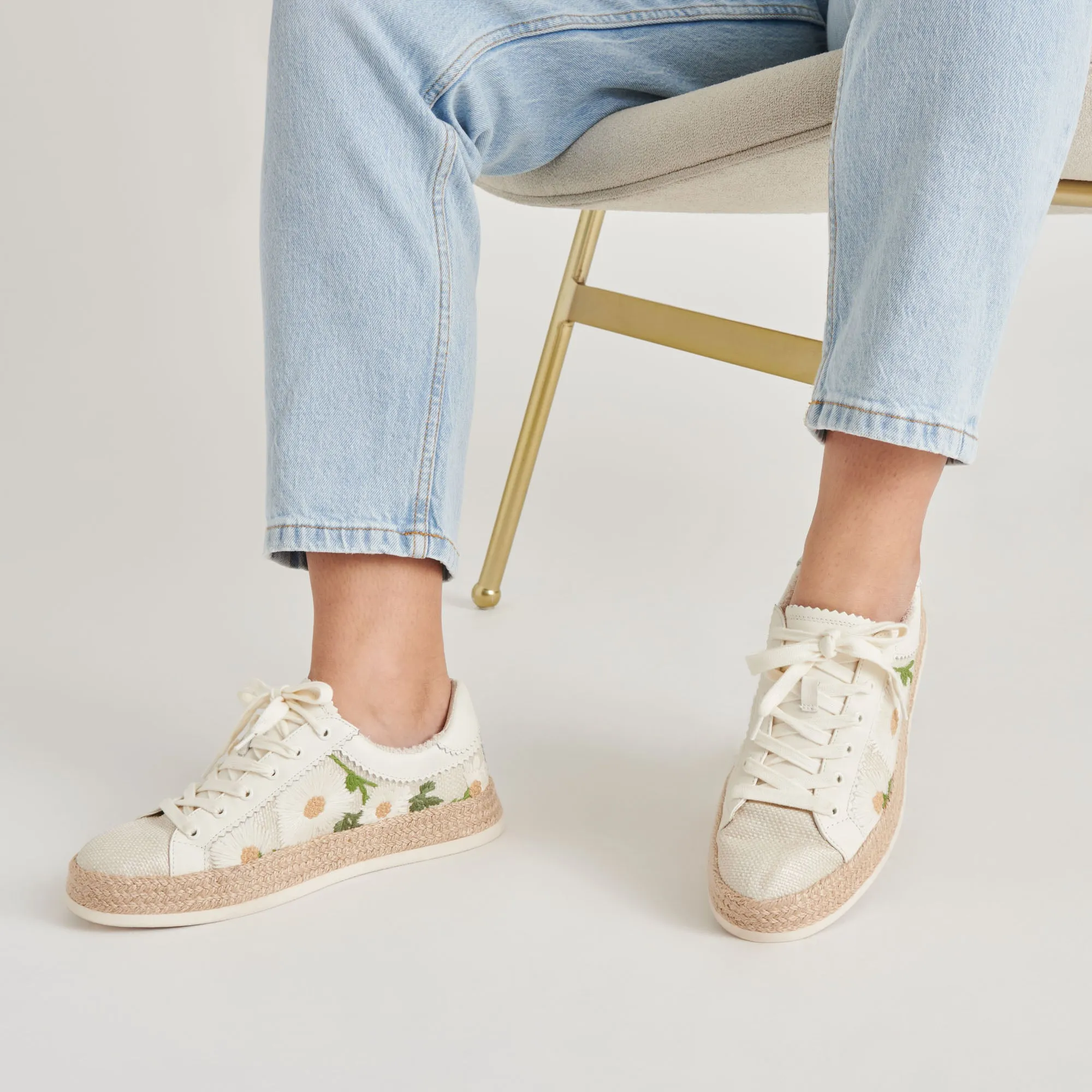 AZALIA SNEAKERS WHITE FLORAL RAFFIA All-Day Flexibility Urban Minimal