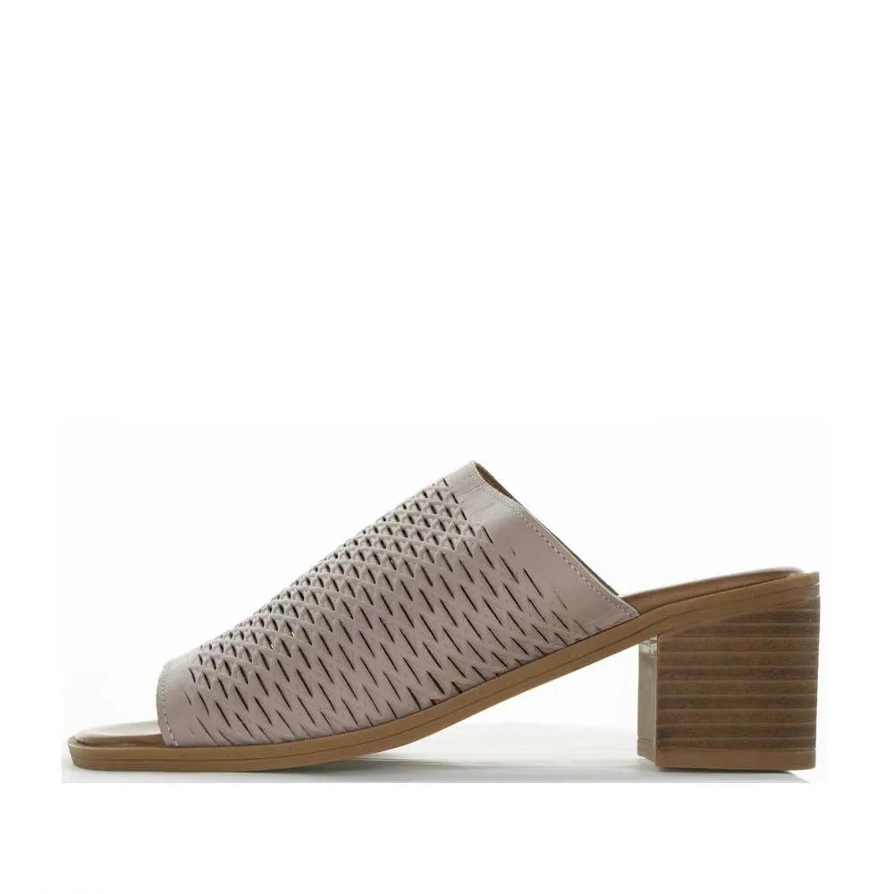 LE SANSA LOVIA II HAT Iconic lining Retro-inspired silhouette
