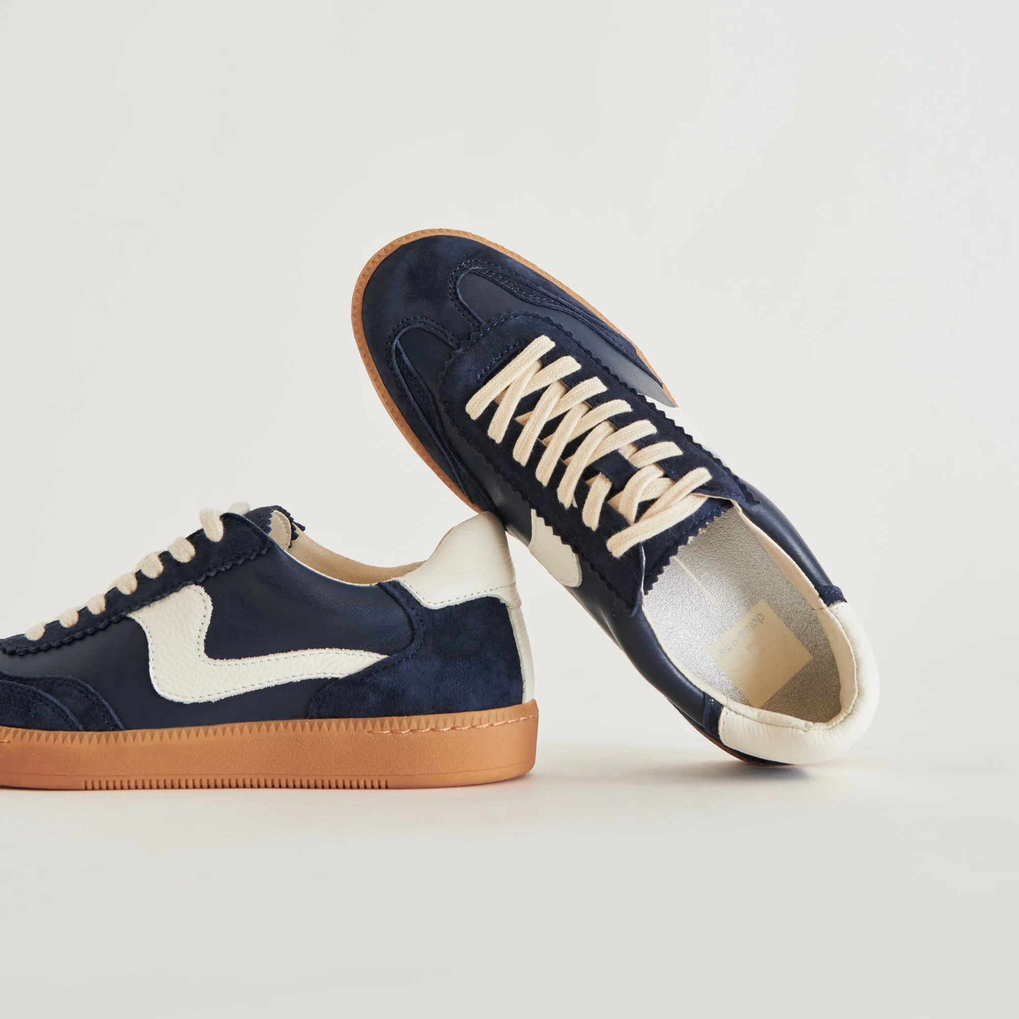 Non-marking sole Motion Vibe NOTICE SNEAKERS NAVY SUEDE