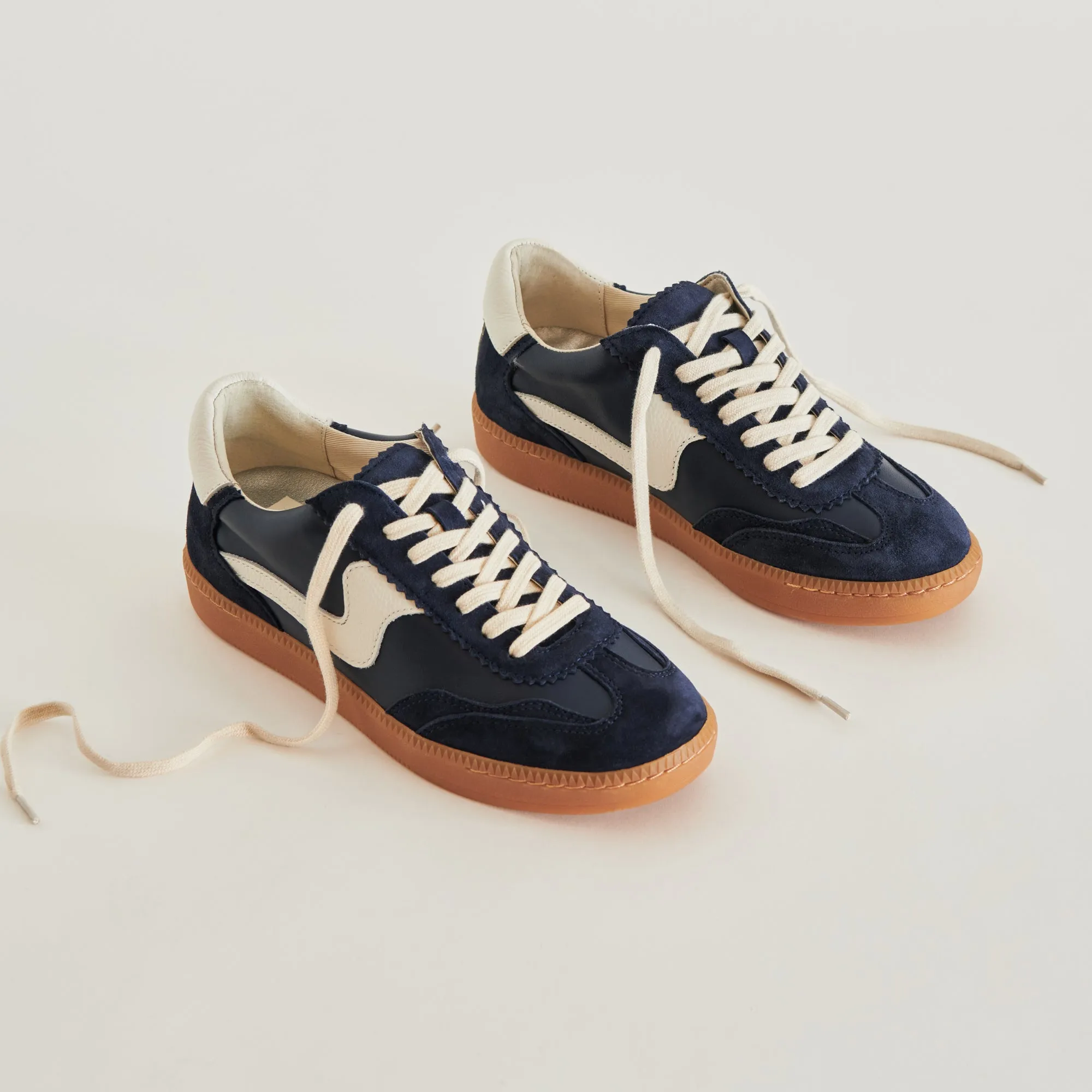 NOTICE SNEAKERS NAVY SUEDE Casual Athletic Flexible Sole