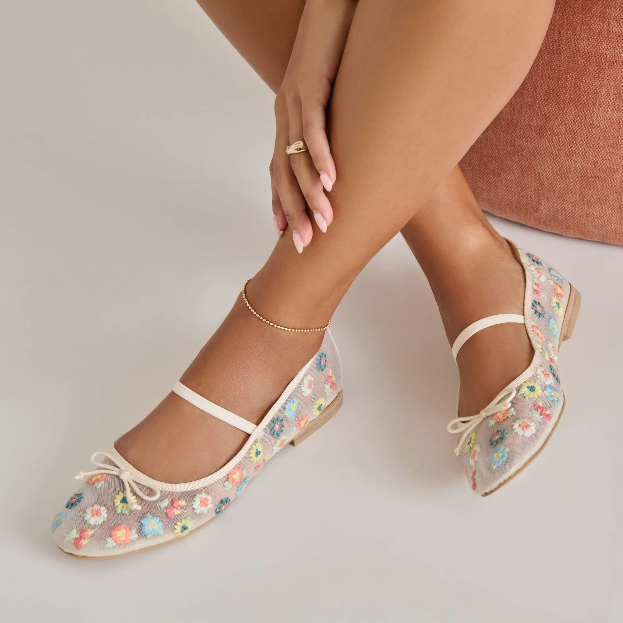 Club Night CADEL FLORAL BALLET FLATS IVORY FLORAL MESH
