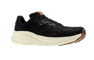 Saucony Guide Metro Men running in a bus station area shoes