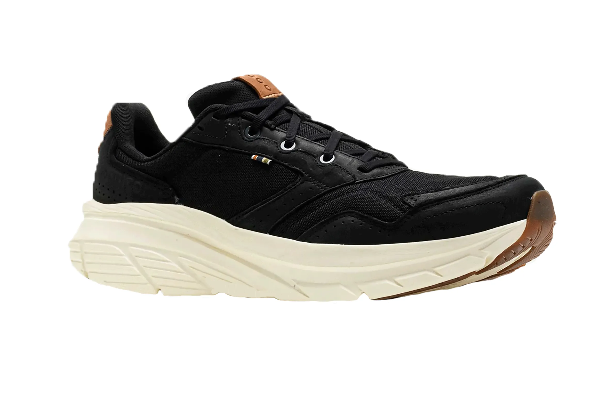 Saucony Guide Metro Men running in a bus station area shoes