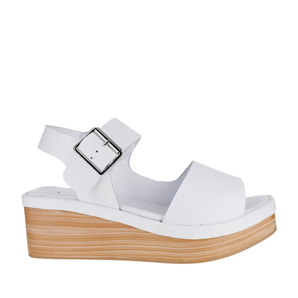 LE SANSA TRUE WHITE Unwind Walk Holiday Mood