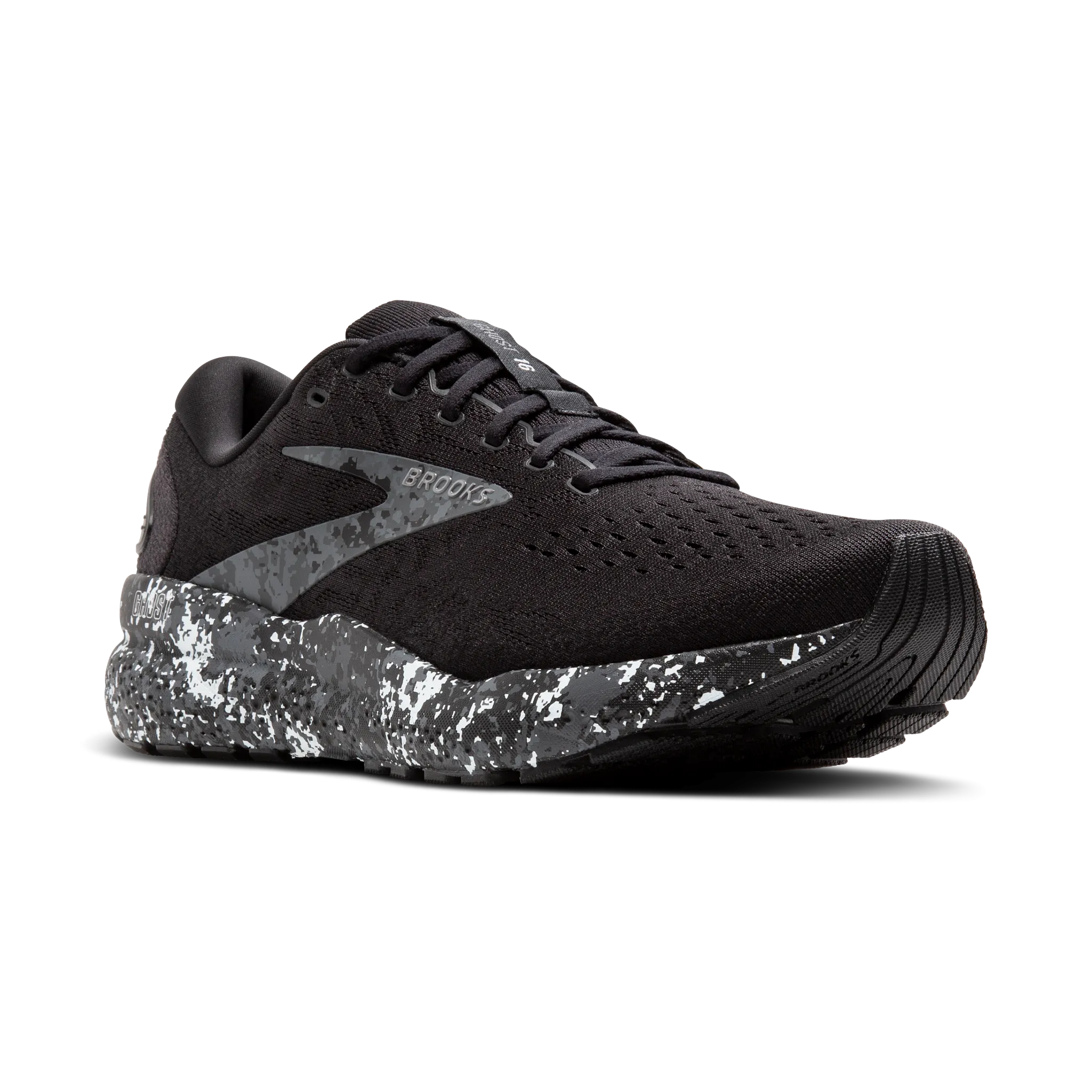 Men's Ghost 16 running in a tram station area shoes