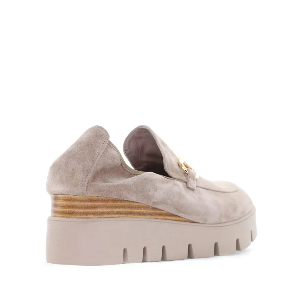Urban Step Quick Shoes DJANGO & JULIETTE RHODES TAUPE SUEDE