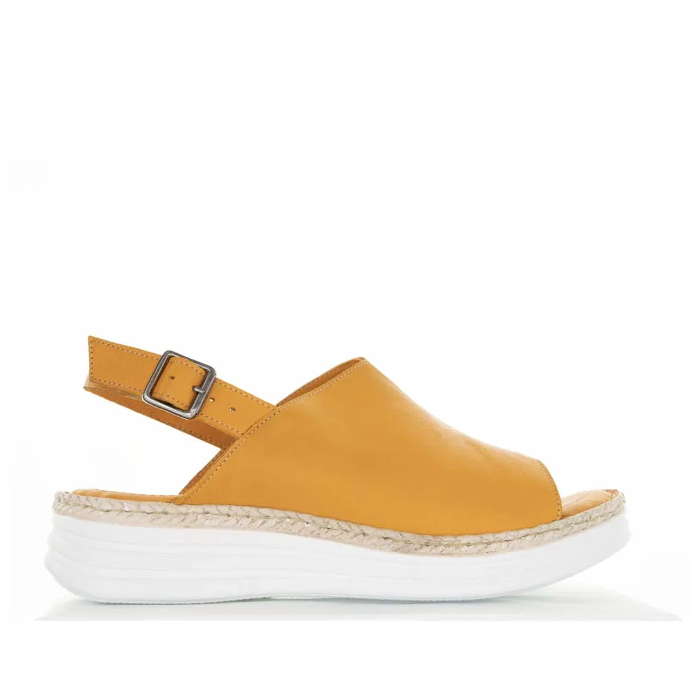 LE SANSA HIKE ORANGE Flex Motion