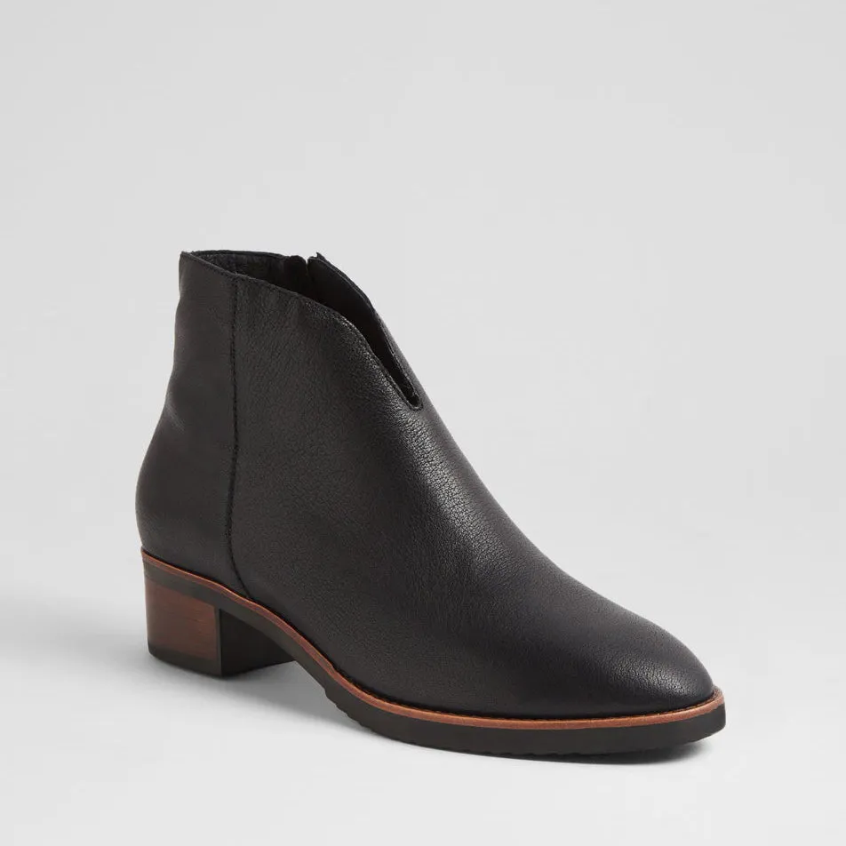 Comfortable Movement Mountain Trail DJANGO & JULIETTE TALULA BLACK