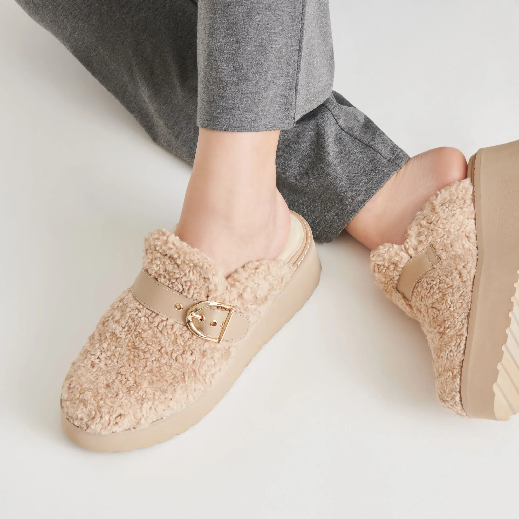 Adult Ease Dynamic Edge LELANI PLUSH FLATS NATURAL PLUSH