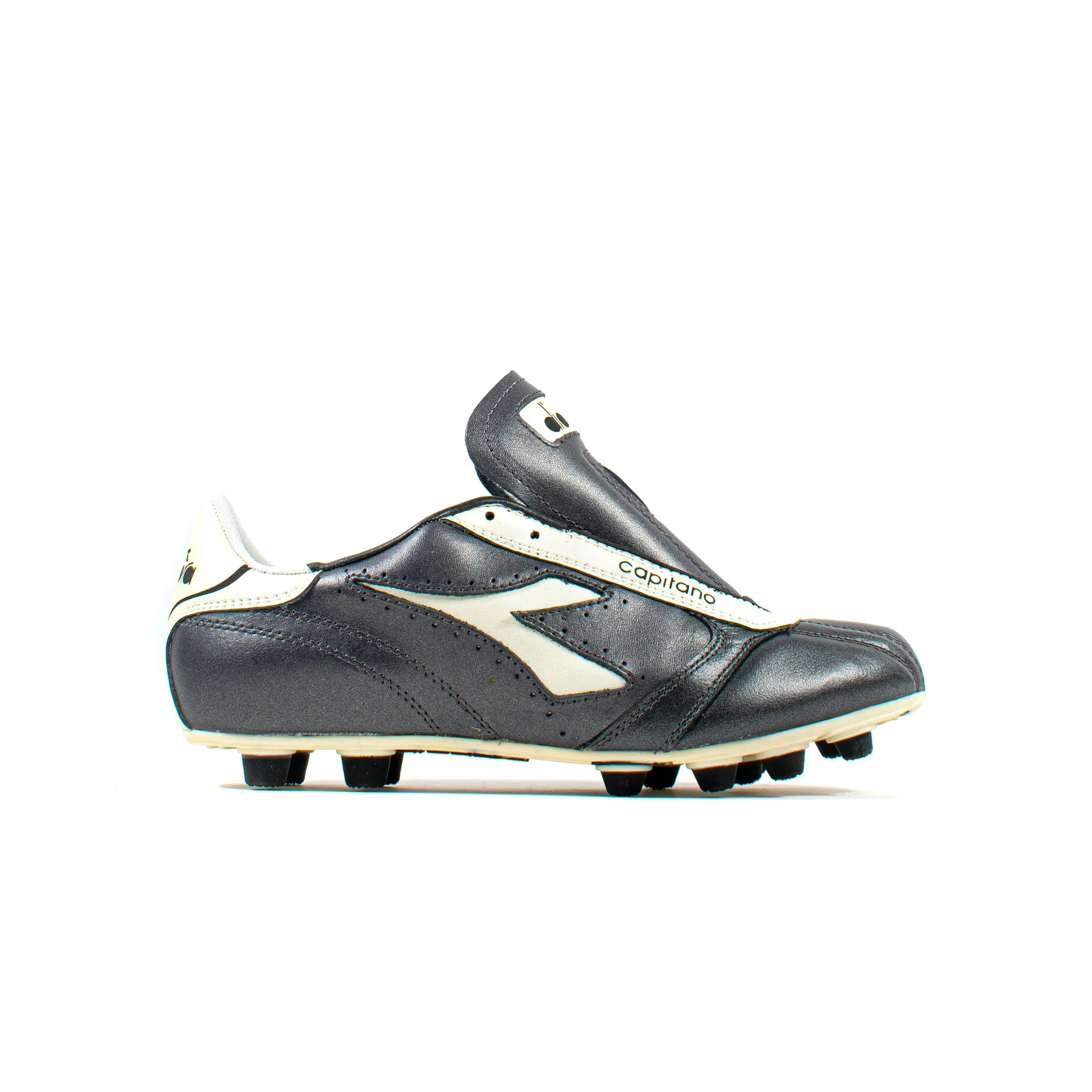 Diadora Capitano Pulse MD PU Black FG lace - up closure