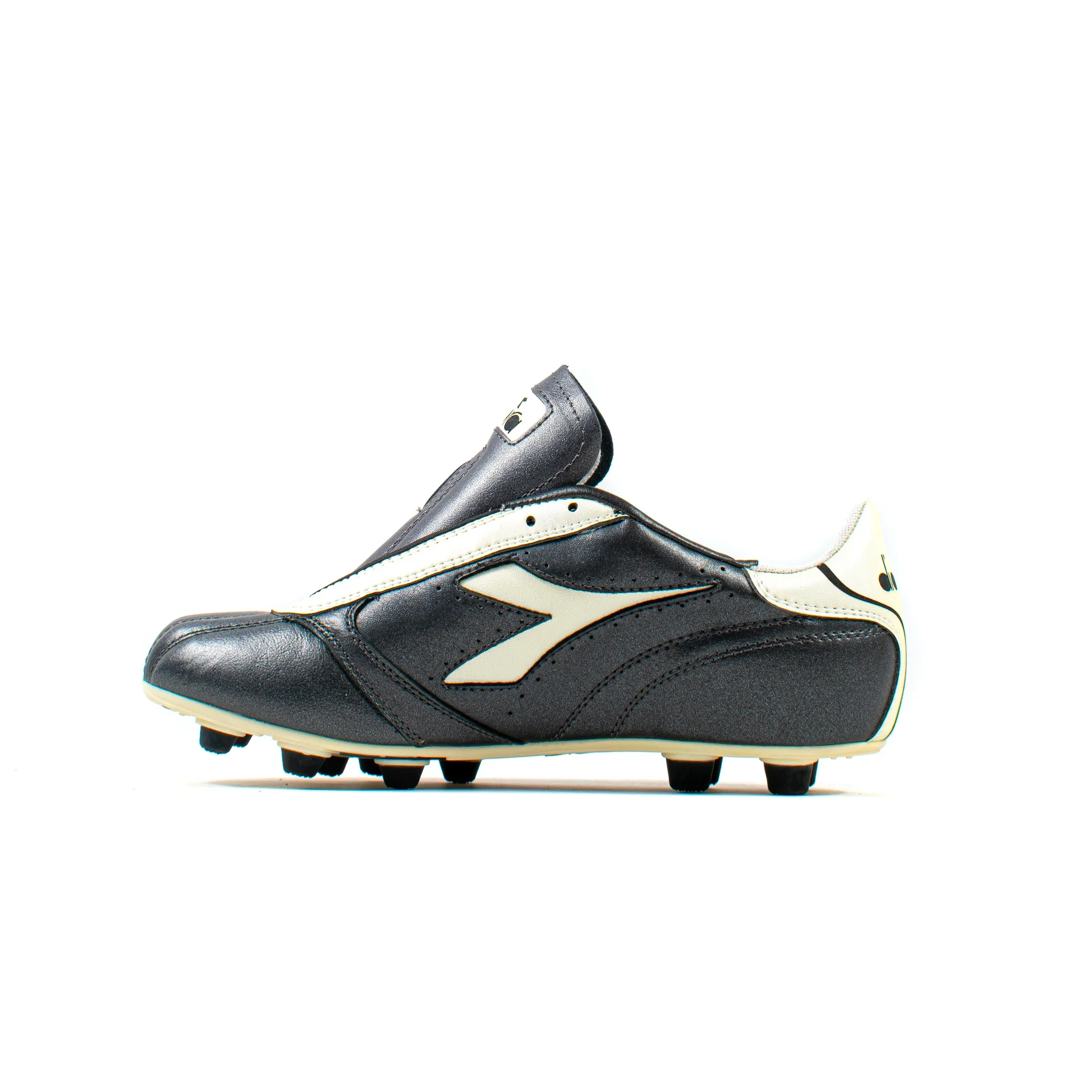 Diadora Capitano Pulse MD PU Black FG Ventilated swimmers