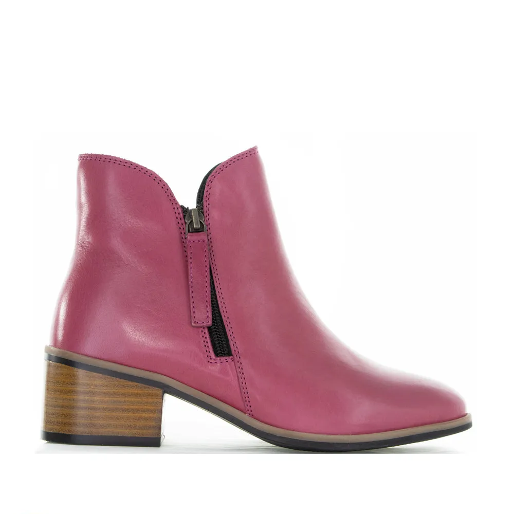 LE SANSA OXLEY HOT PINK Slip On Style