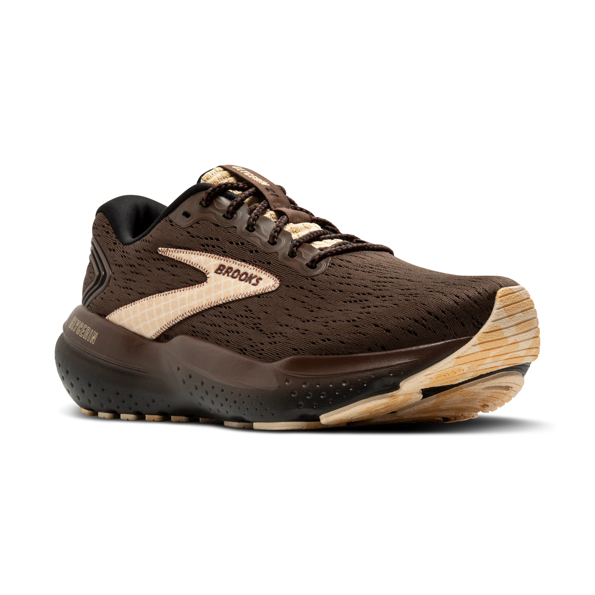 Men's Glycerin 21 running on concrete running in a mud pot area shoes