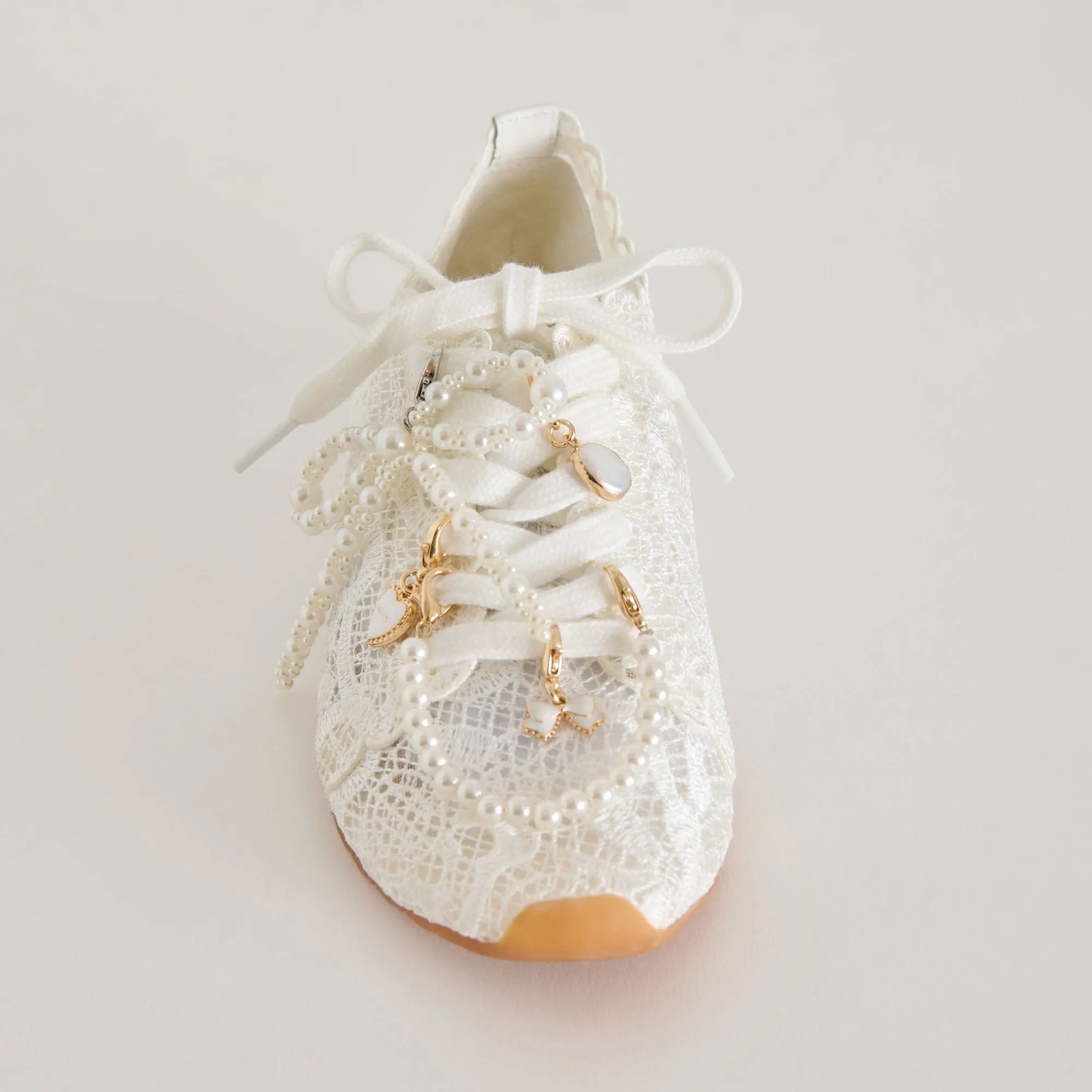 DAYANA SNEAKERS WHITE LACE   PEARL CHARM BUNDLE Structured silhouette