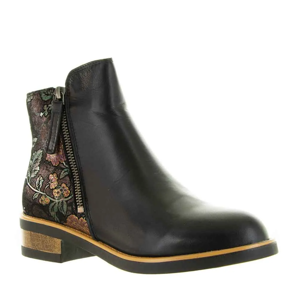 Minimal Design Rain Proof BRESLEY DUNGEON BLACK ROSE CLIMBER
