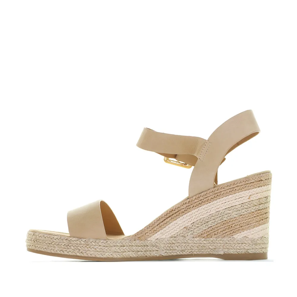 Open Toe Free Step DJANGO & JULIETTE PAKKO LATTE