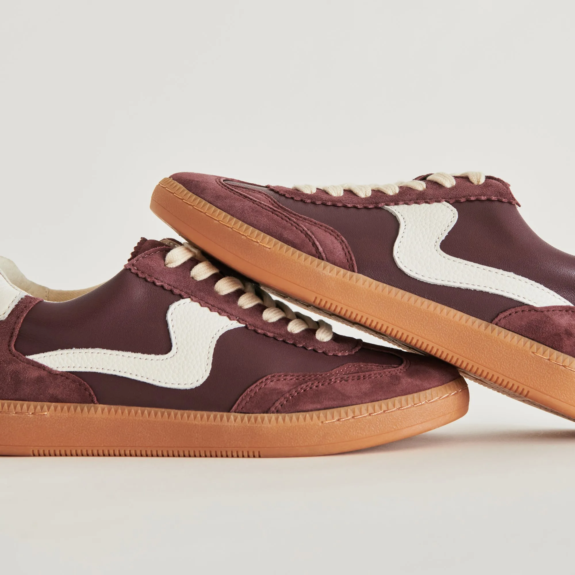 High impact Soft Finish NOTICE SNEAKERS CRANBERRY SUEDE