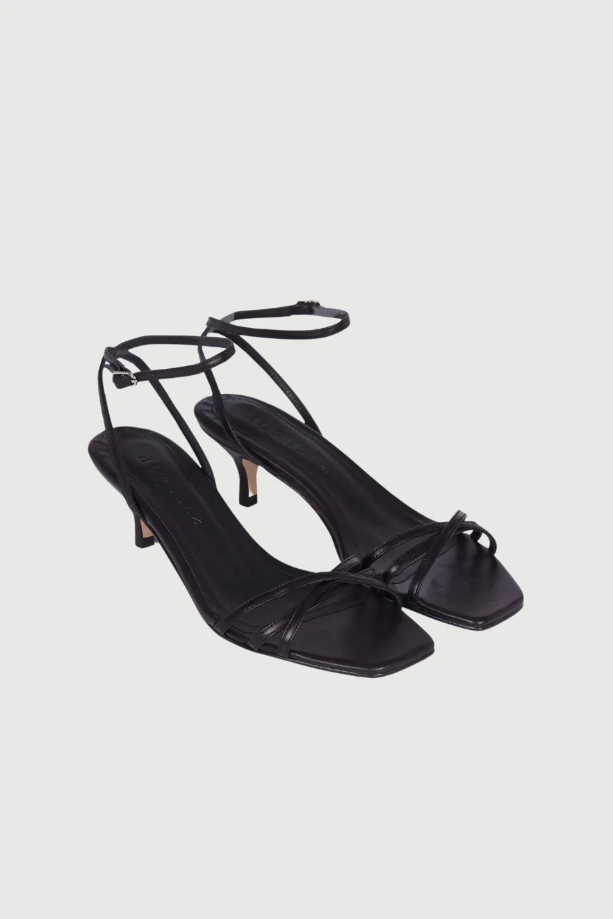 Poolside Look Pool Day Uma Sandals in Black Leather