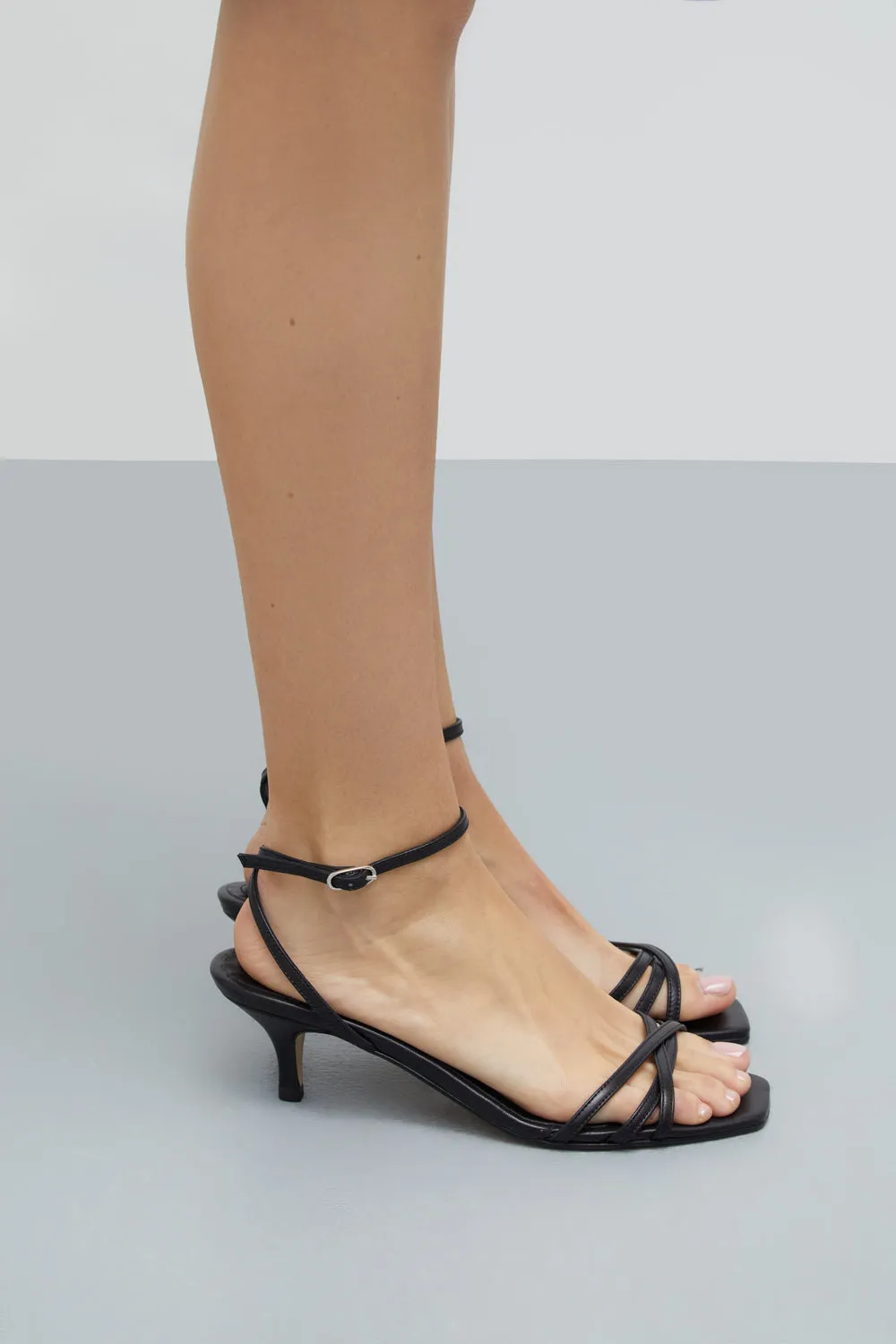 Adjustable Straps Uma Sandals in Black Leather