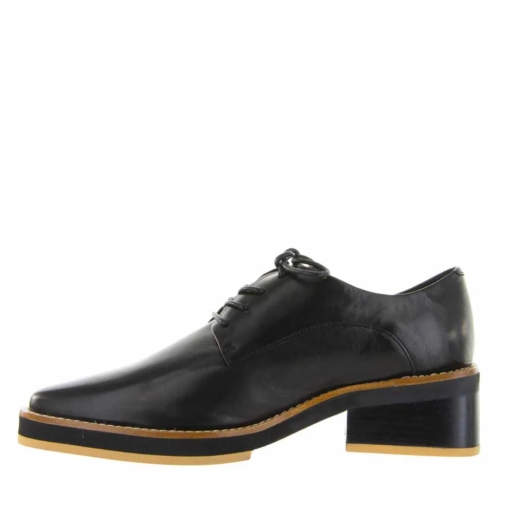 TAMARA LONDON BARON BLACK soccer players' traction statement - making