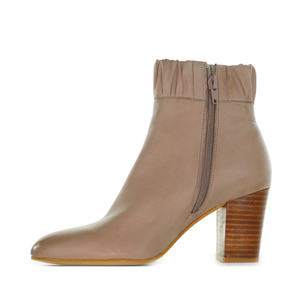 Soft And Supportive Rugged Terrain DJANGO & JULIETTE LENAY SMOKE LEATHER