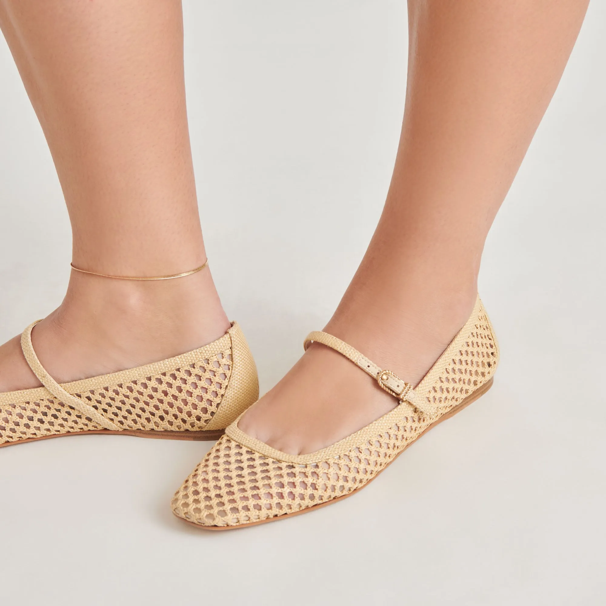 Balcony Look Pose Time REYES BALLET FLATS LT NATURAL WOVEN RAFFIA