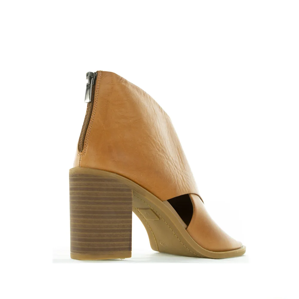 Stud Detail LE SANSA LESLeY TAN