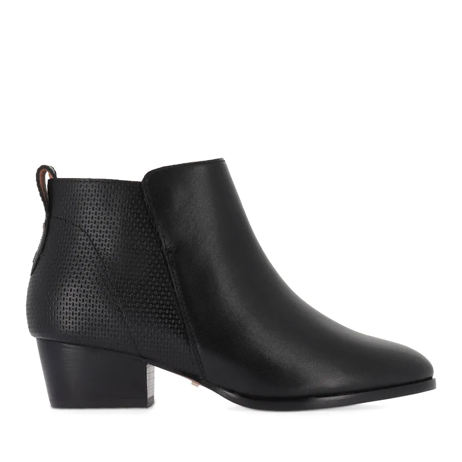 CHARLESTON - BLACK LEATHER concert Contoured Sole