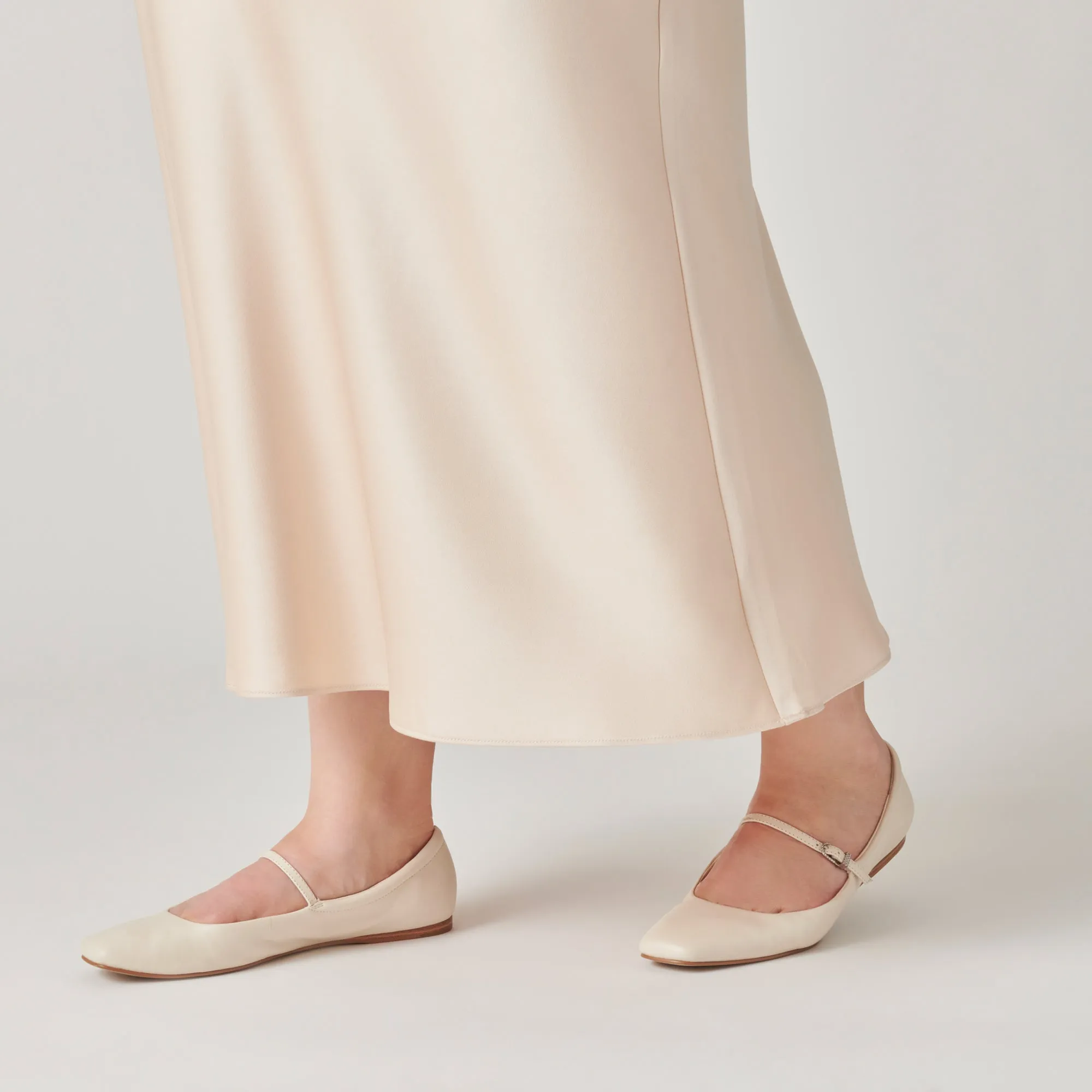 REYES WIDE BALLET FLATS IVORY LEATHER Day-To-Night Shoes