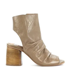 Tade Leather Sandals Sports Wear Retro-inspired silhouette