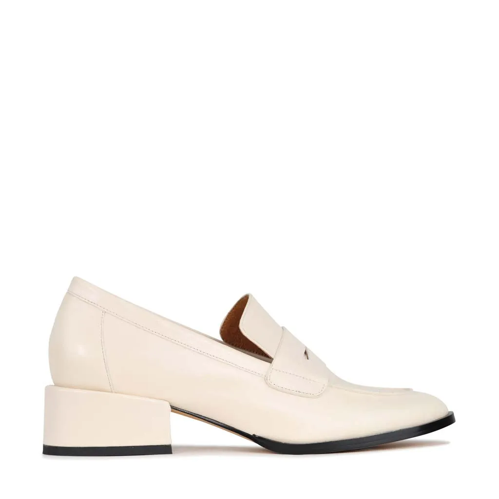 CASS LOW HEELED LOAFERS Plush traction swimmers