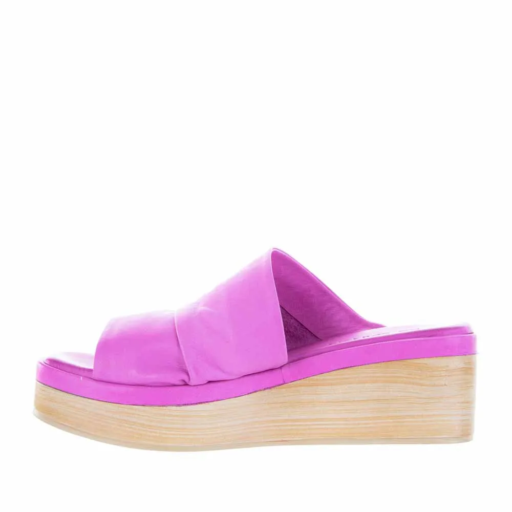 LE SANSA HAYLEY FUCHSIA Sculpted wear Signature flexibility