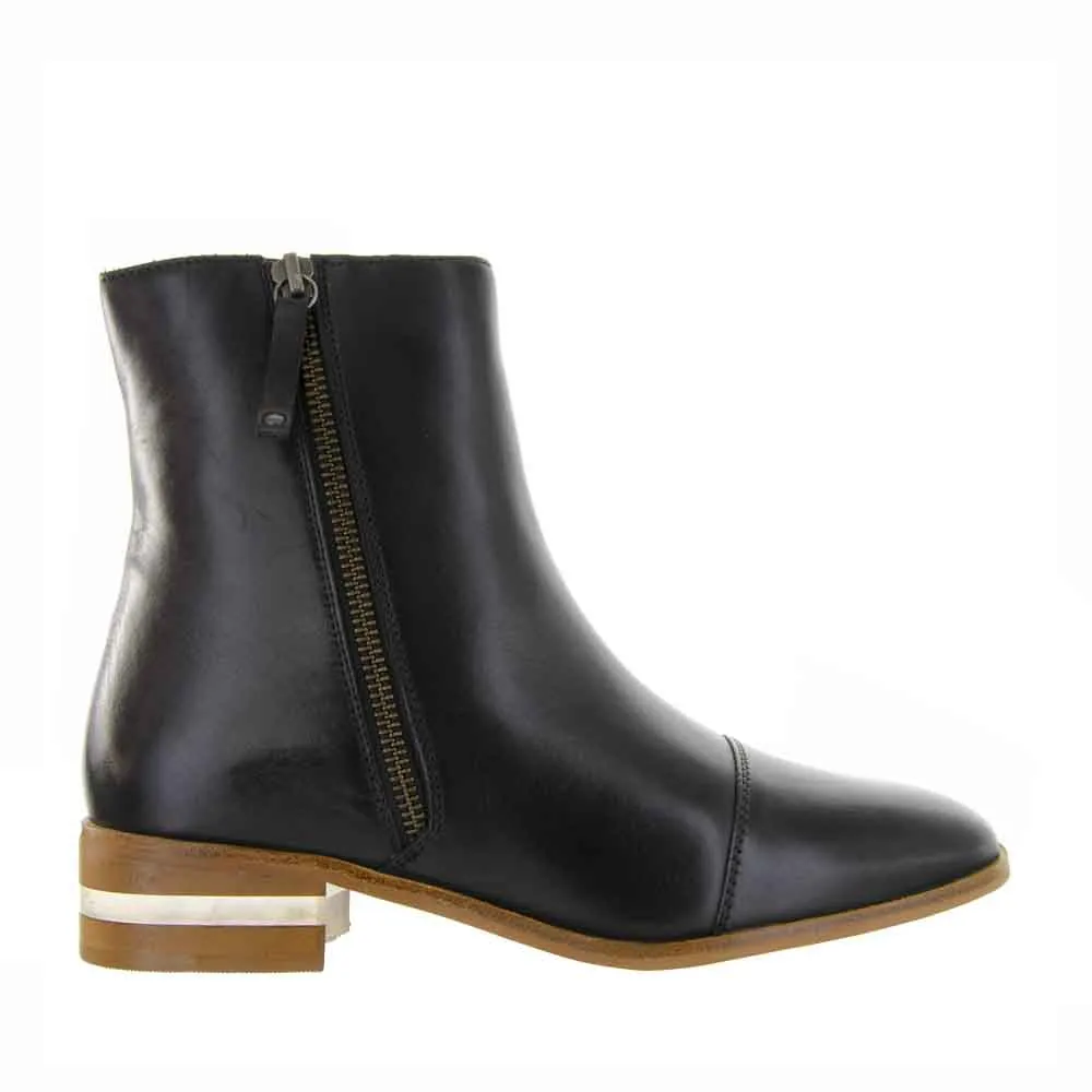 LE SANSA MERA BLACK Casual grip