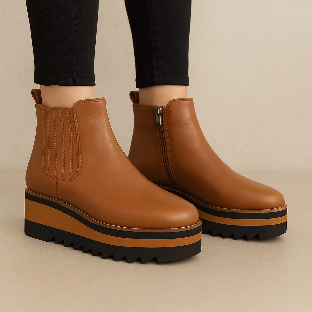 serious hikers' equipment LE SANSA TRINITY COGNAC
