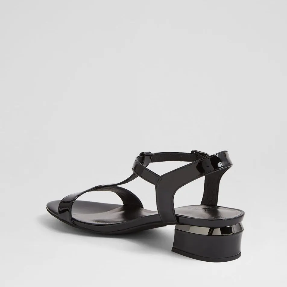 DJANGO & JULIETTE TANER BLACK PATENT Evening Ease Slip-On Versatility
