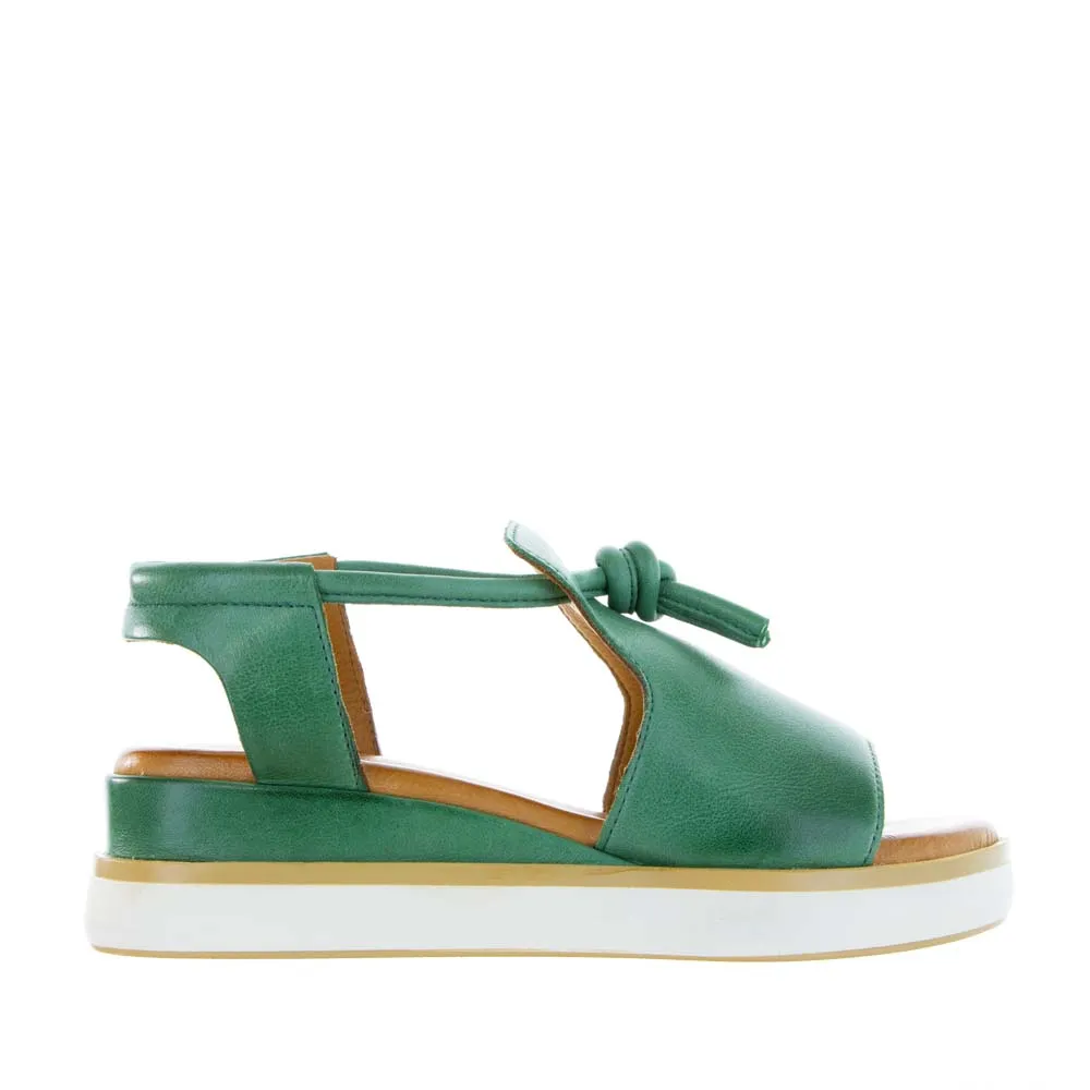 Trendy Footwear Design Step In LE SANSA HIDE PINE
