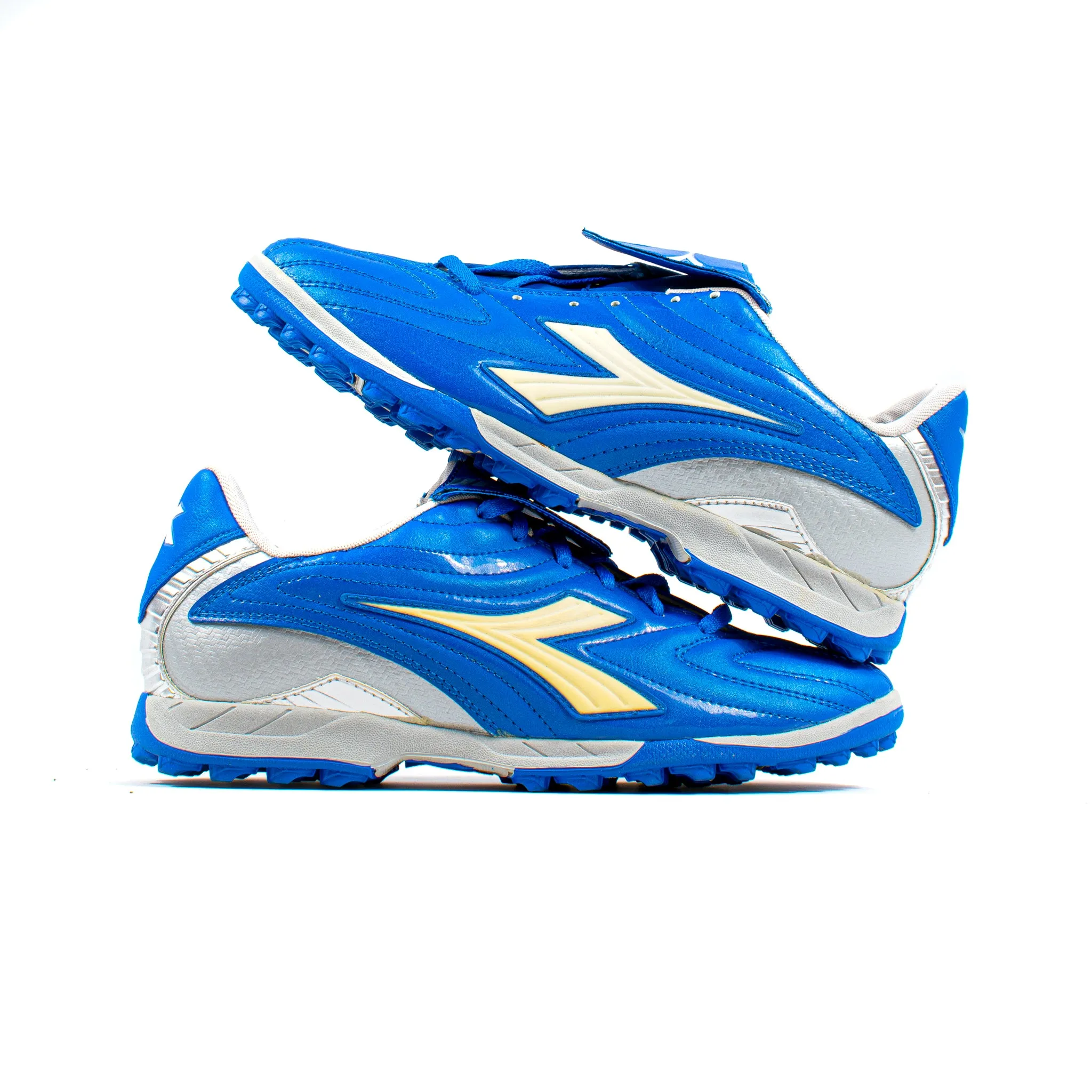 closed-toe Diadora Maximus R Blue Turf