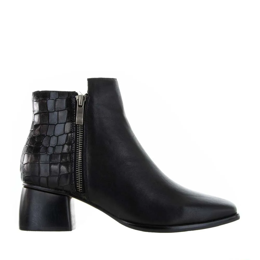 BRESLEY PIPPY BLACK MIX Comfortable Upper Subtle design